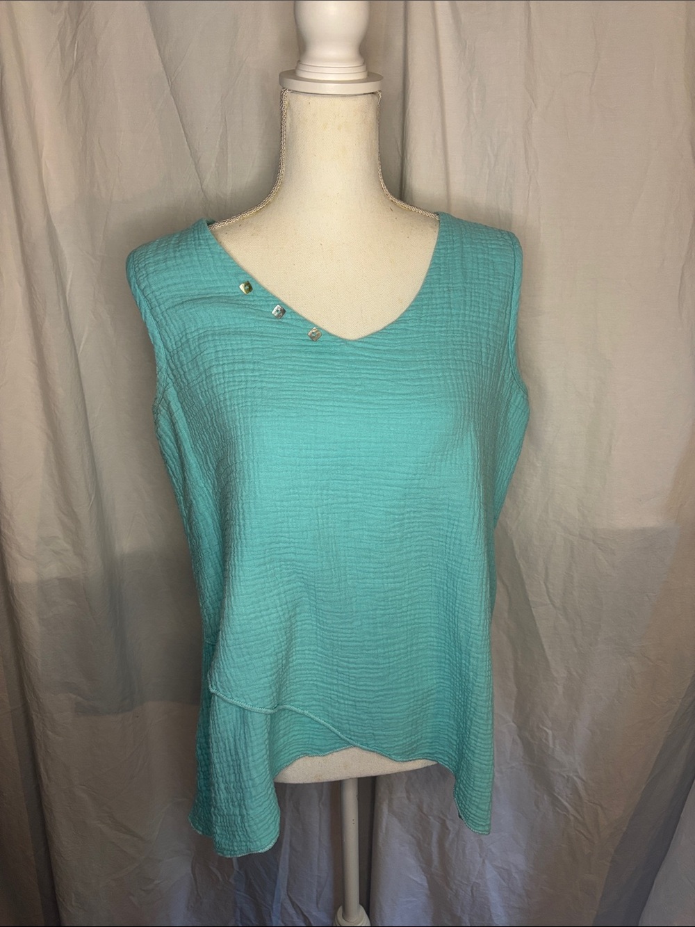 Lulu B Sleeveless  V-Neck Textured Tank Top in Aqua Beachy (37)